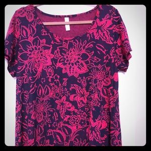 NWOT Lularoe Classic T